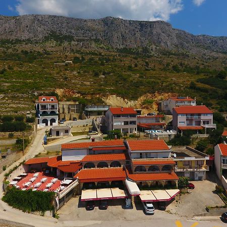 Villa Ljetni San Оміш Екстер'єр фото