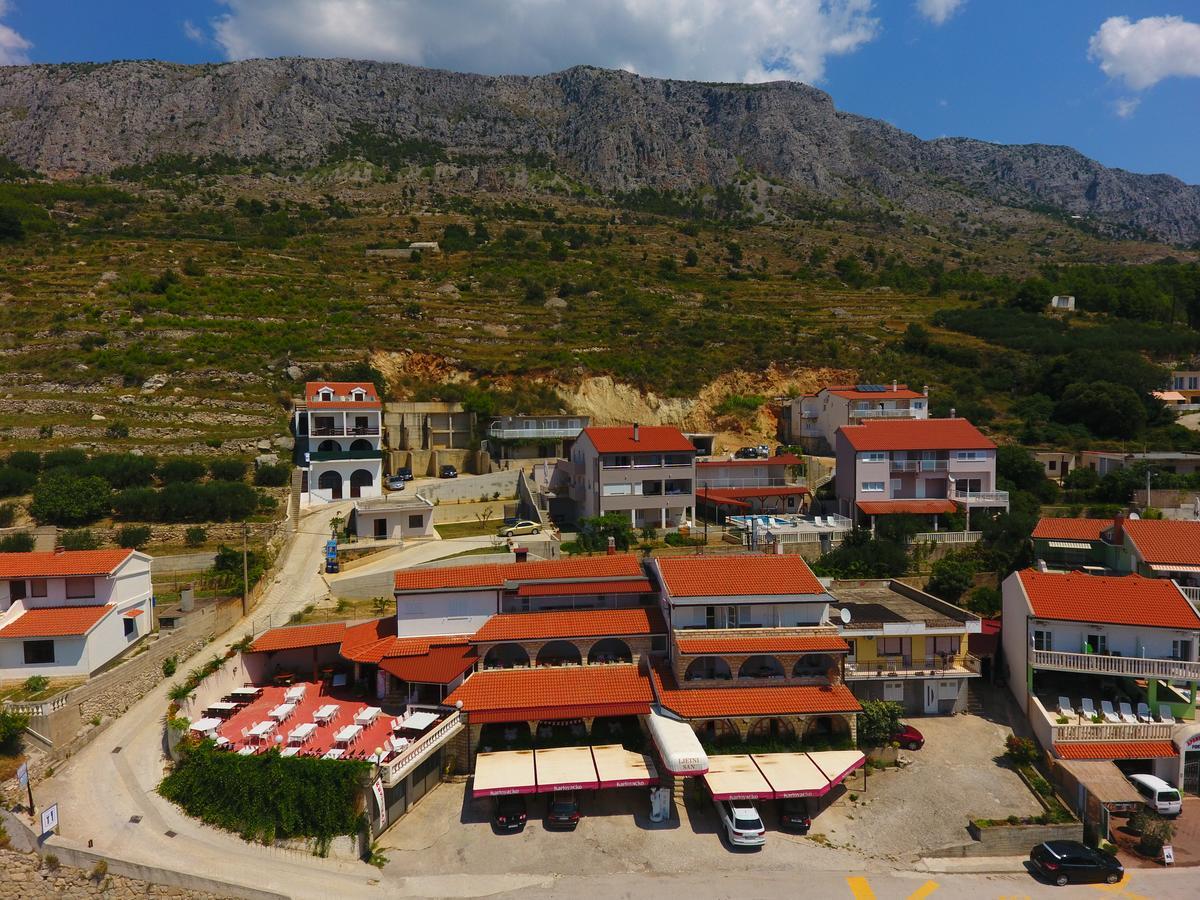 Villa Ljetni San Оміш Екстер'єр фото